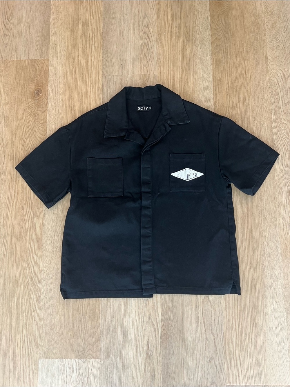 Black Short-Sleeve Casual Button-Down Shirt